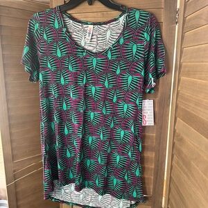Beautiful Lularoe classic tee